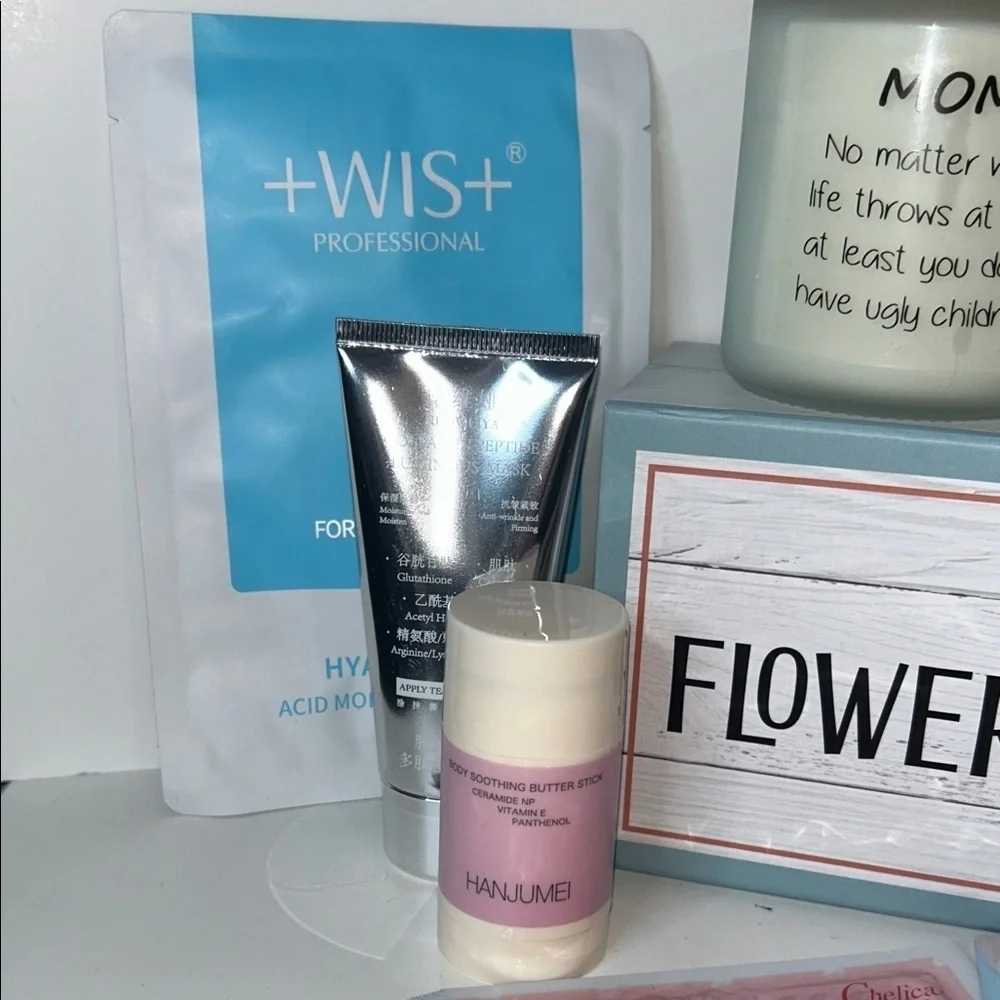 Mom’s Gift Set w/ Candle, Hair Accessories and Facial Products NWT Gift Box